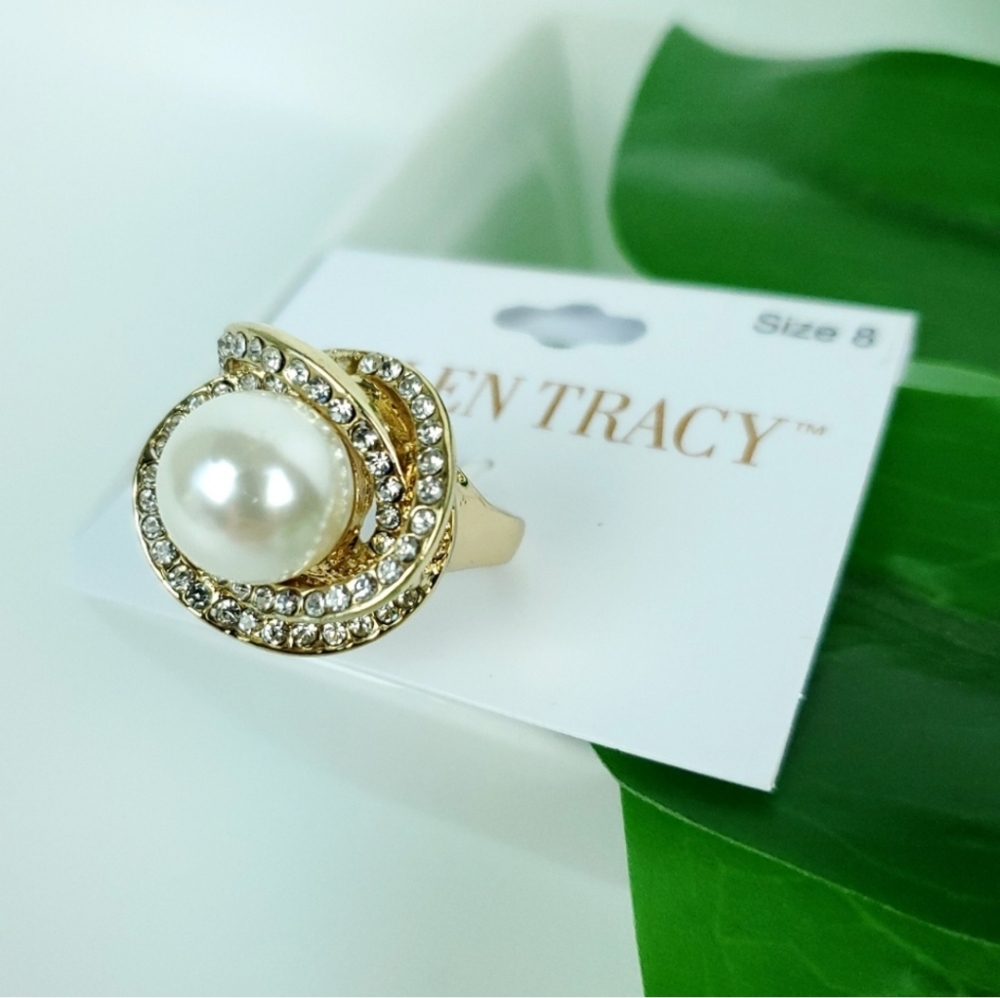 ELLEN TRACY Large Gorgeous Coctail Ring